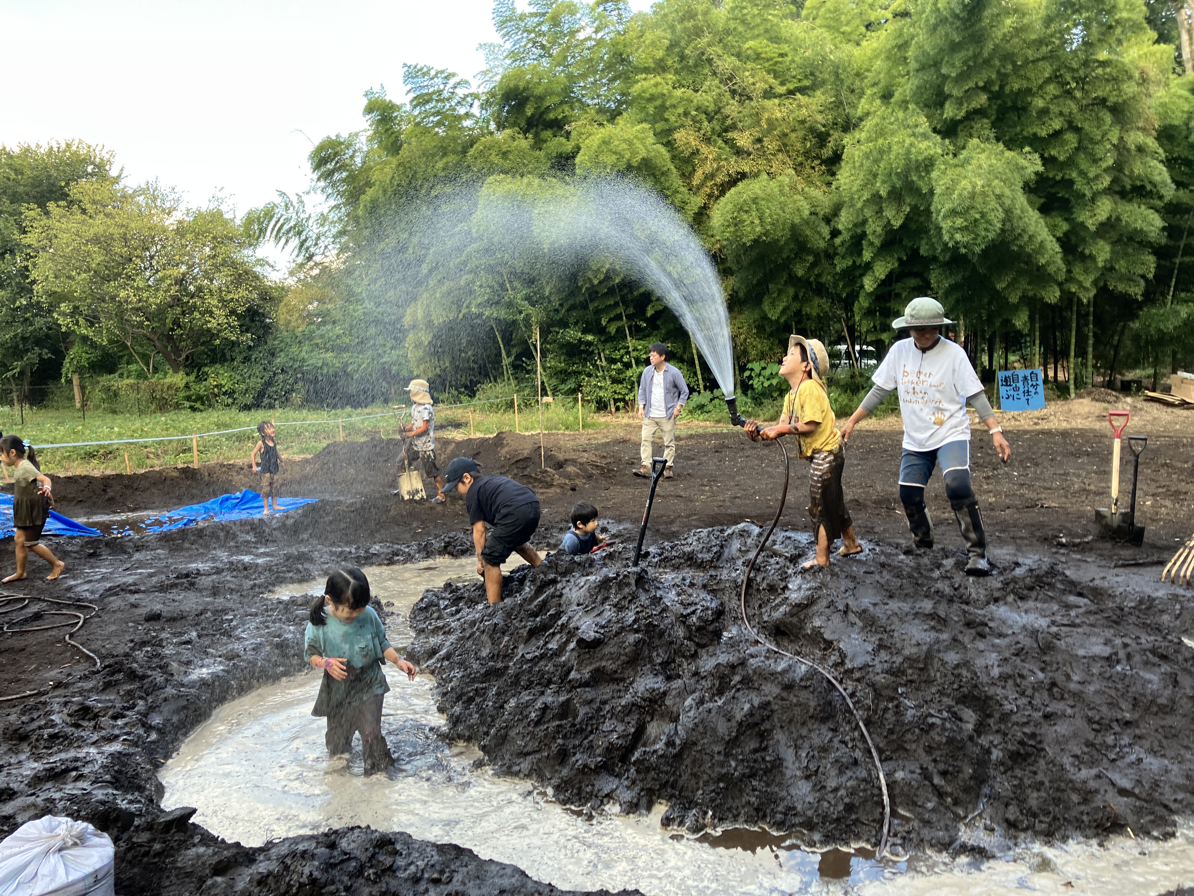 写真：みずをつかった&nbsp;「遊び」の様子