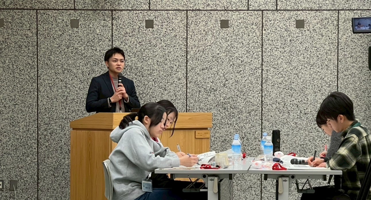 講義を聞いている様子