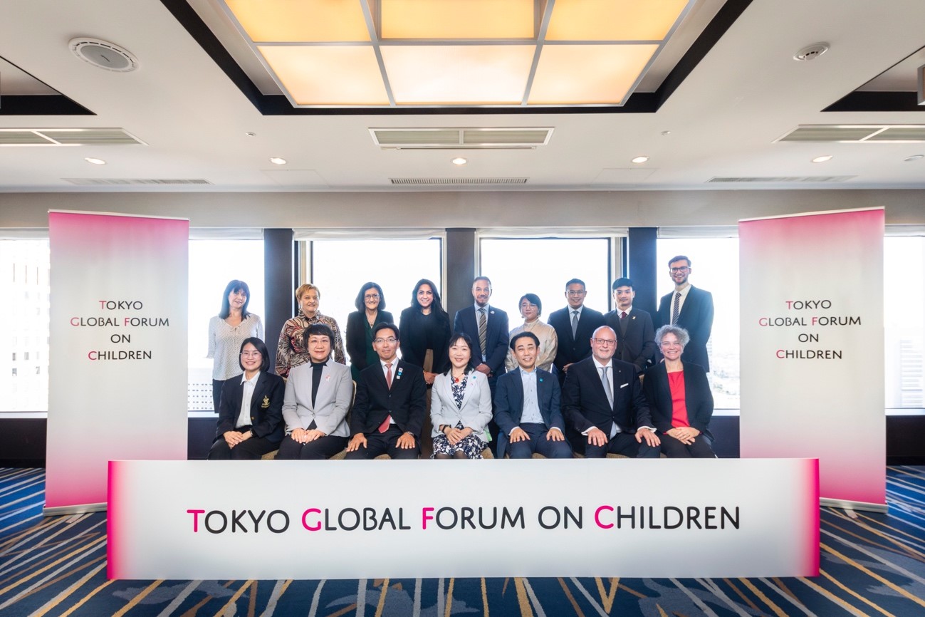 会議参加者の集合写真