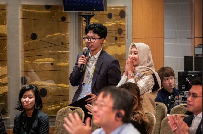 画像：質疑応答の様子（スラバヤの子供たち）