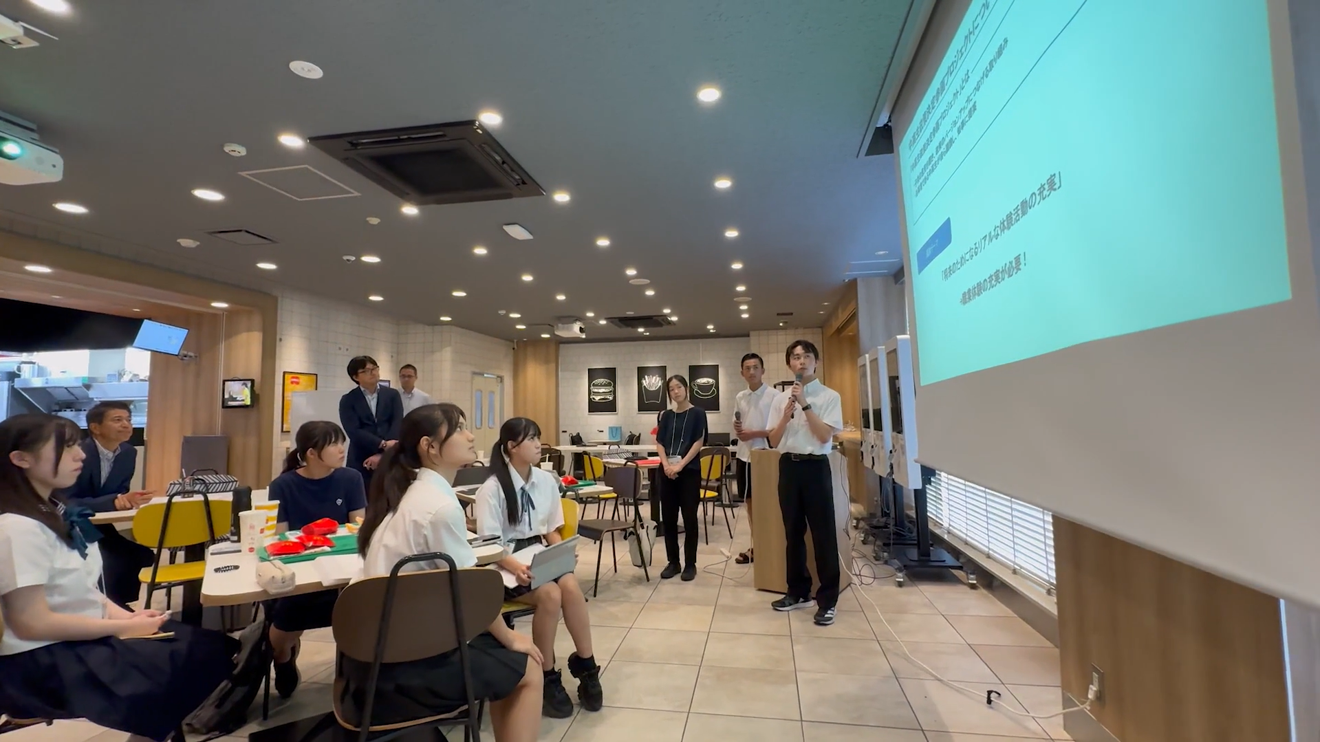 画像：企業訪問の様子