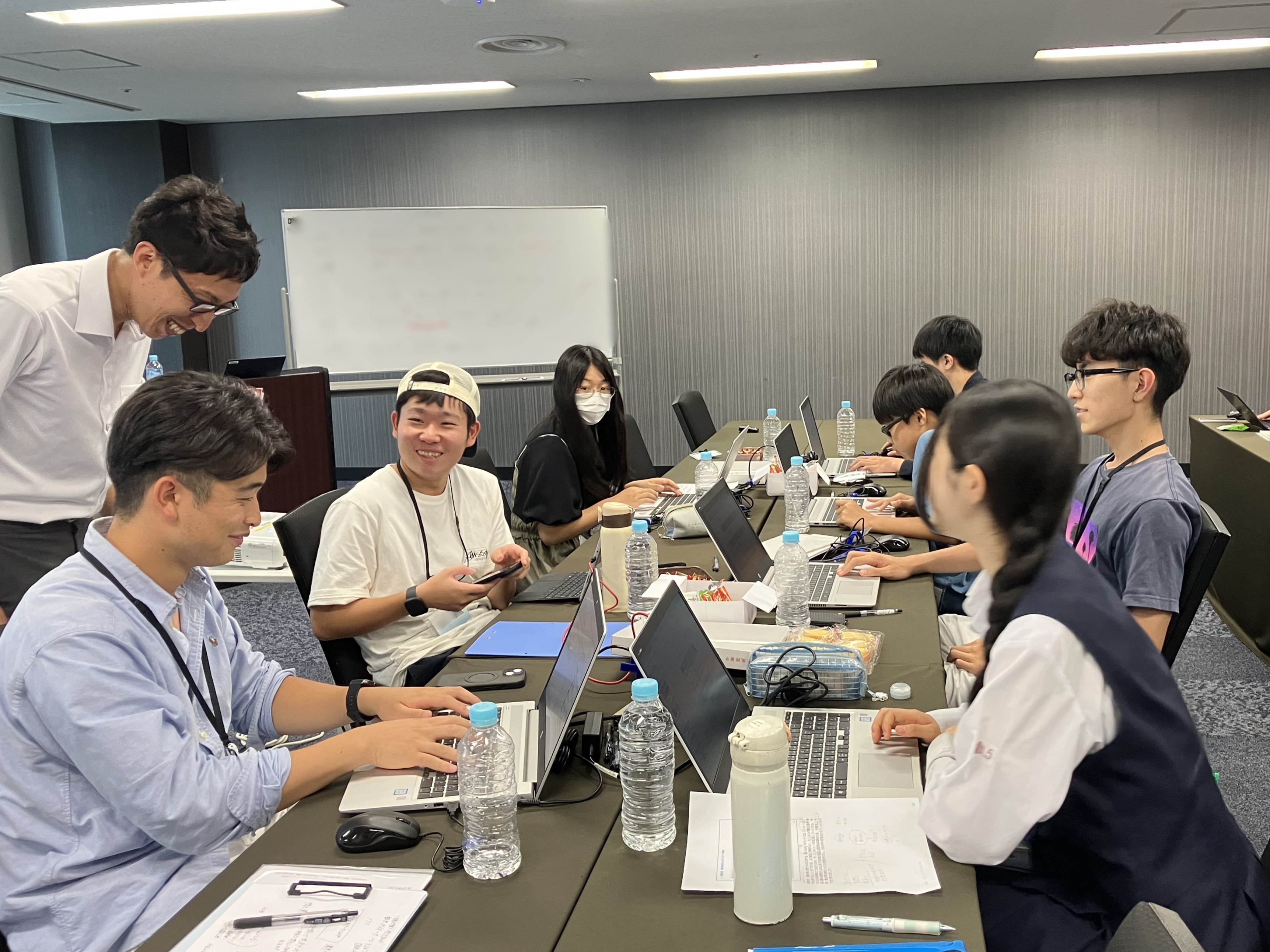中高生等が議論している様子