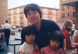コロンビア大学大学院留学中の大谷さんと、二人の子供
